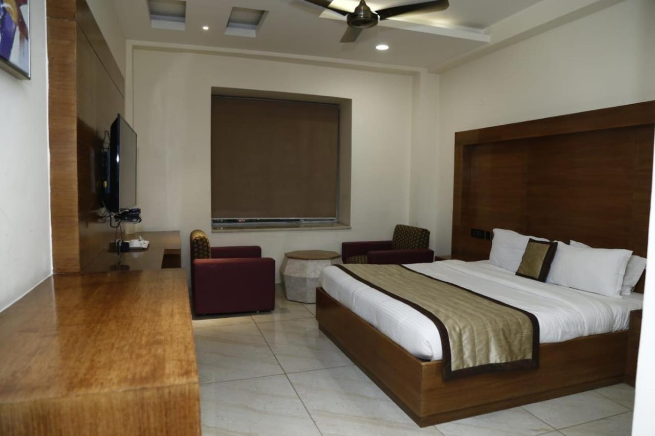 Hotel Pacific Roorkee 外观 照片