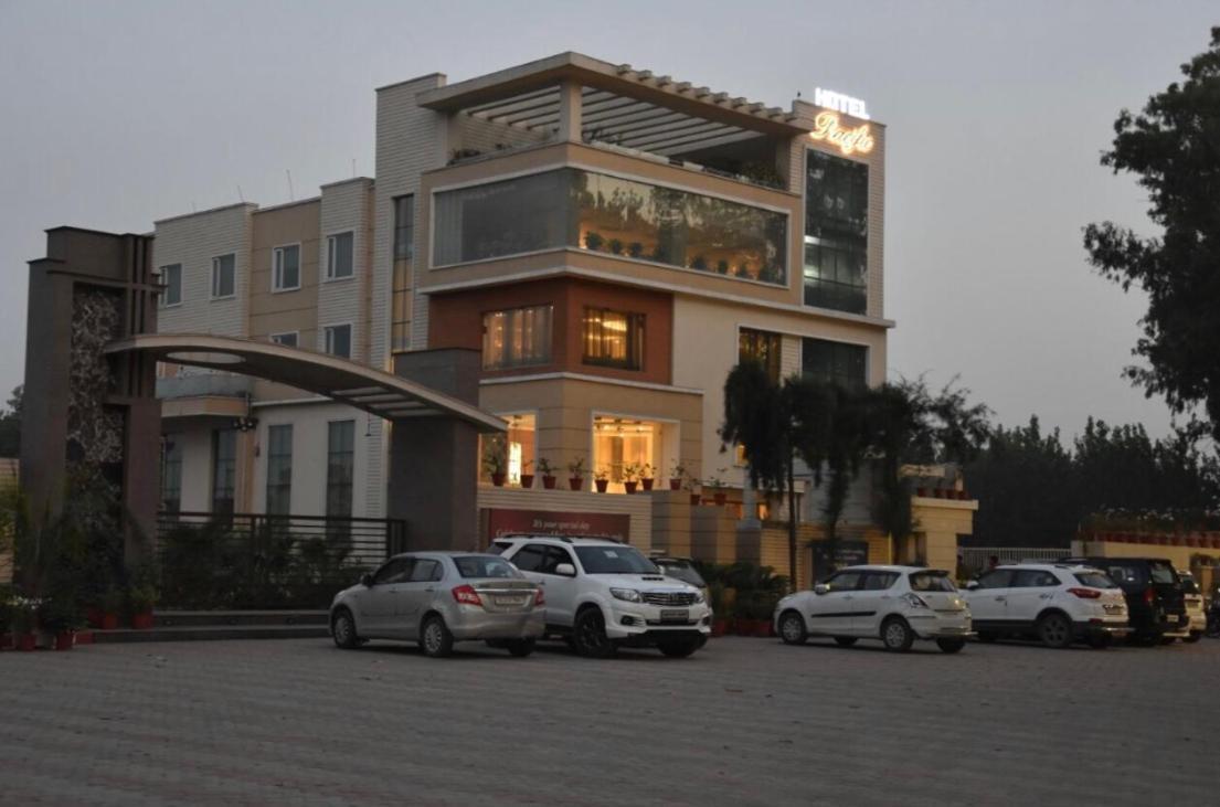 Hotel Pacific Roorkee 外观 照片